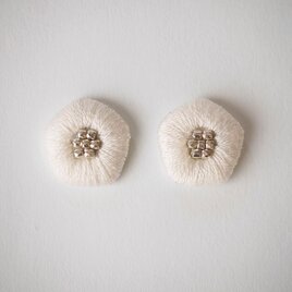 【特集掲載】ビーズ刺繍イヤリング　桜　結婚式和装/卒園式/卒業式/入園式/入学式/フォーマル/袴の画像