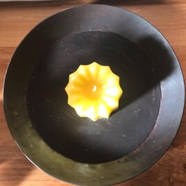 カヌレ型蜜蝋キャンドル［レモングラス］の画像