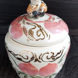 桃の種【陶器の蓋物】の画像