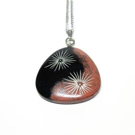 漆ペンダント（平三角）花火・桃の画像