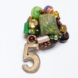 宝物ブローチ小（緑深緑肌色）『5』の画像