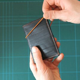 イタリア製ハンドメイド MNMUR 3つ折り財布 INFORMALE タイヤチューブリサイクル素材の画像