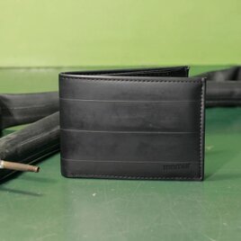 イタリア製ハンドメイド MNMUR 2つ折り財布 CLASSICO タイヤチューブリサイクル素材の画像