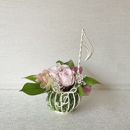 音符の花カゴ　ブライダルピンクの画像