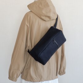 ボディバッグ 黒 / 6号帆布