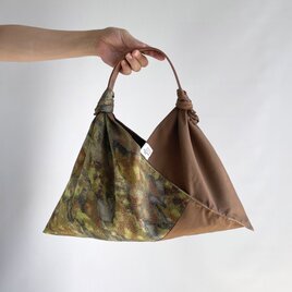 【1点もの】２色づかいのあずま袋 かがり縫い -絹着物地 黄土緑 & 新毛斯 濃茶色 （ヴィンテージ） AZ307の画像