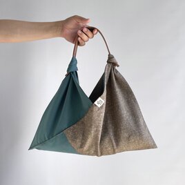 【1点もの】２色づかいのあずま袋 かがり縫い -絹紬着物地 薄茶 & 新毛斯 鉄色 （ヴィンテージ） AZ302の画像