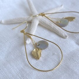 シェルとリーフのフープピアス