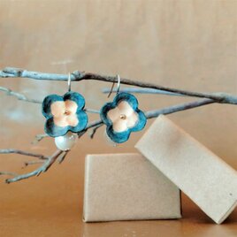 【特別価格】両耳ピアス■藍染■小花　木彫りの画像