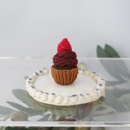 カップケーキのブローチ（チョコレート）の画像