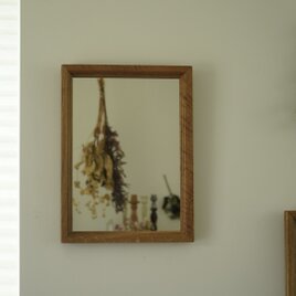 壁掛けの鏡　ナラ材の画像