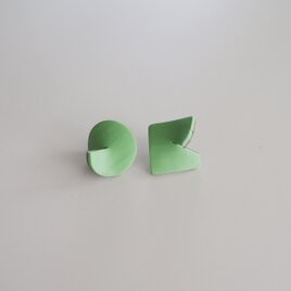 Slash earrings /greenの画像