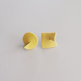 Slash earrings /yellowの画像