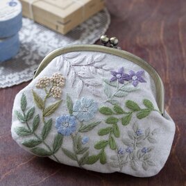 【刺繍キット】風にそよぐ野花のがま口 ーBLUEーの画像