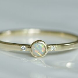 K10製　オパールとダイヤモンドのリングの画像