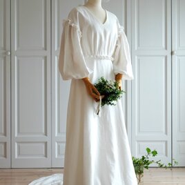 リネンロングスリーブウェディングドレスの画像