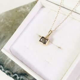 ナチュラルダイヤモンド・k10ゴールドペンダント（スクエア）の画像