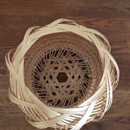 透かし編み花籠