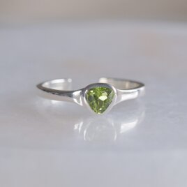 Peridot triangle ring　ペリドット　トライアングルリング　天然石グリーン　シルバー