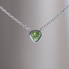 Peridot triangle necklace　ペリドット　トライアングルネックレス　天然石グリーン　シルバー