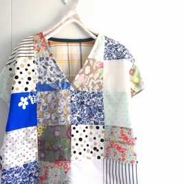 【値下、夏を先取りクリアランス】爽やかブラウス　Ⅴネック　パッチワークの画像