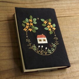 手刺繍のブックカバー『金木犀の咲く頃』の画像
