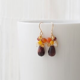 14kgf：しずく型オニキスとスモーキークォーツのピアス