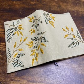 手刺繍ブックカバー ＊ミモザの画像