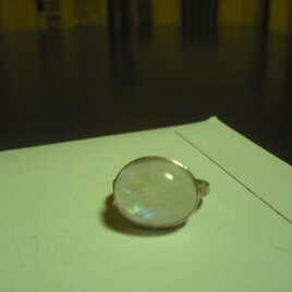 ぷっくりレインボームーンストーンsvリング