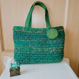 手編み刺繍ブローチ付きトートバック（グリーン）の画像