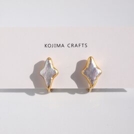 金箔パール[イヤリング]－KiraKira－　四芒星の淡水パール　一粒イヤリング ピアスもありの画像