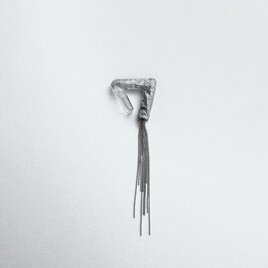 plus=minus/pole chain ear cuffの画像