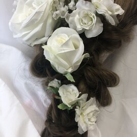 ホワイト系バラ・ミニバラ・かすみ草の髪飾り ウェディング・結婚式・プリンセス・前撮り・ハロウィン・ラプンツェルの画像