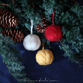 ニットのクリスマスボール ディープレッド [受注制作] ウール 編み物 毛糸 ギフトラッピング クリスマスギフトの画像