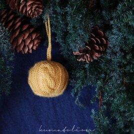 ニットのクリスマスボール マスタード [受注制作] ウール 編み物 毛糸 ギフトラッピング クリスマスギフトの画像