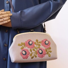 ナチュラルリネン　オールドローズ花刺繍　ポシェット　バッグの画像