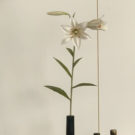 クレイの花(粘土).テッポウユリ　花器の画像