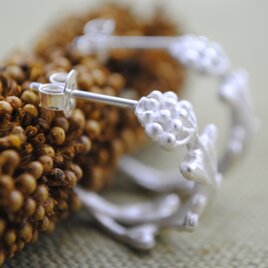 《受注制作》プチぺんぺん草ピアス