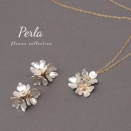 “flora” ネックレス ピアス /イヤリング 花 フラワーの画像