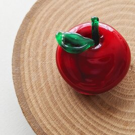 赤いリンゴのブローチ(ba-4)の画像
