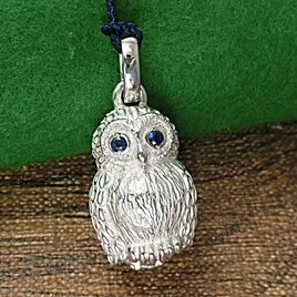 銀製：天然サファイア入り・フクロウペンダント 【あなたの誕生石も