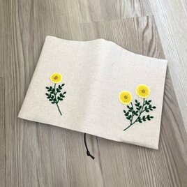 手刺繍ブックカバー ＊マリーゴールドの画像