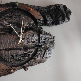 老木の時計の画像