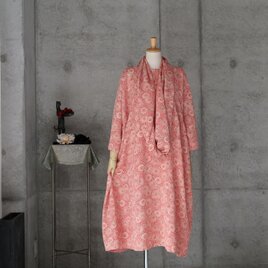 花唐草模様のワンピース   フリーサイズ  ロングスヌード付き　着物リメイク　kimonoの画像