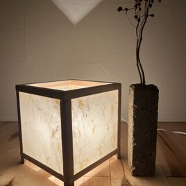 【間接照明】SHIKAKU 行燈（手漉き和紙仕様)/SHIKAKU ANDON(tesukiwashi)の画像