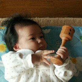 天然木のベビーラトル（がらがら）　文字入れあり