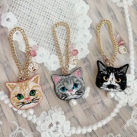 \新作/猫さん刺繍と花束ビジューのバッグチャーム♡の画像