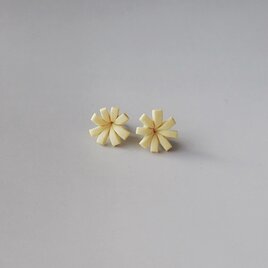 Yellow mini flowers /ピアスの画像