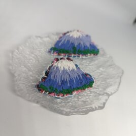 富士山刺繍ピアスの画像