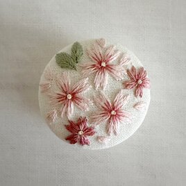 〈刺繍キット〉桜の刺繍ブローチ -丸-の画像